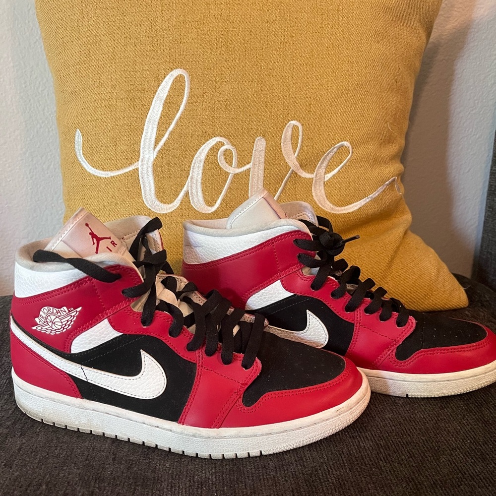 Nike air Jordan black red and white